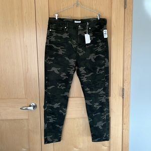 Good American Good Legs camo crop 22 NWT